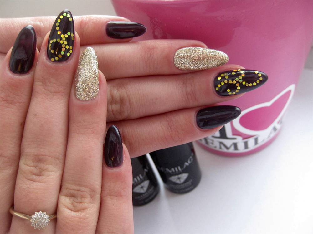 Manicure hybrydowy black purple ze złotymi akcentami by Semilac